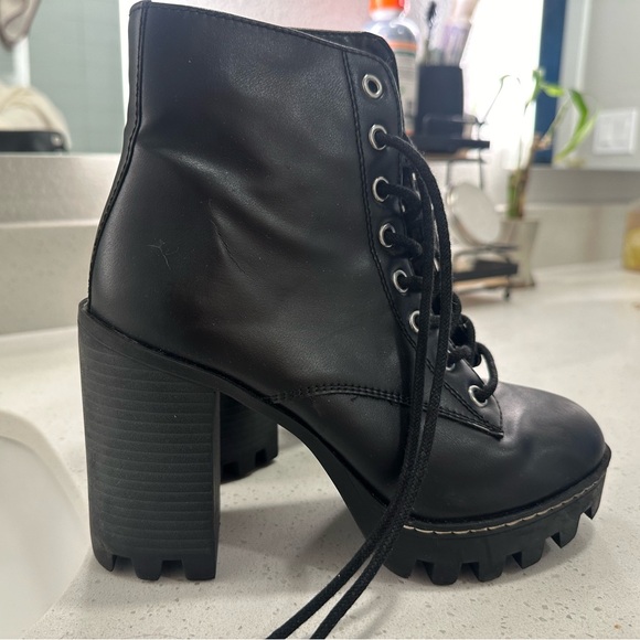 Super cute for fall or winter boot! - Picture 4 of 4